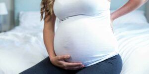 Mẹ bầu 32 tuần bị đau bụng dưới có nguy hiểm không?