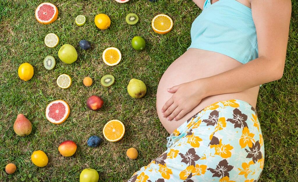 Chế độ dinh dưỡng hợp lý còn giúp mẹ bầu phòng tránh được nguy cơ tiểu đường thai kỳ cùng các vấn đề sức khỏe khác